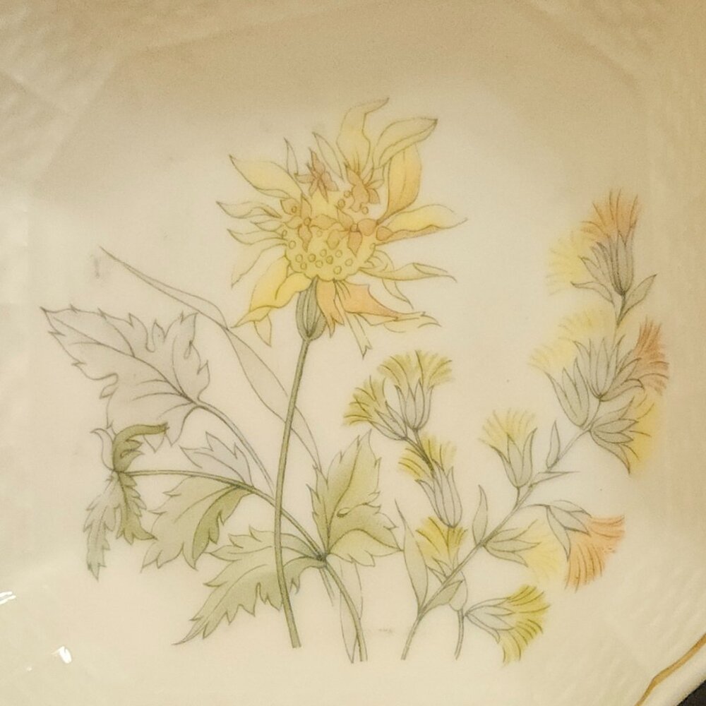 RICHARD GINORI VINTAGE PORCELAIN "PRIMAVERA" FLORAL DISH (HAND SIGNED) - Picture 6 of 6